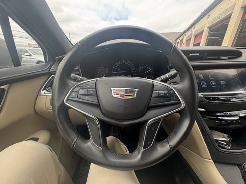 Used 2018 Cadillac XT5 FWD image 22