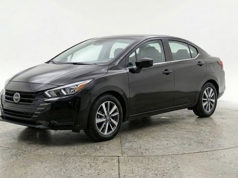 Used 2025 Nissan Versa SV image 3