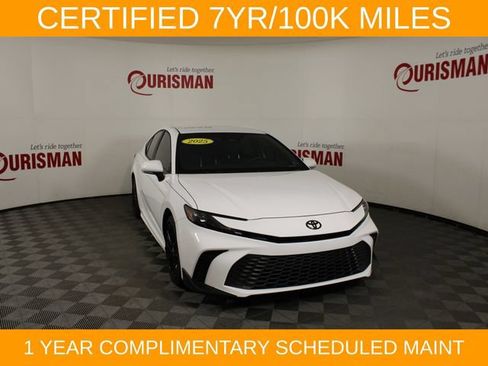 Used 2025 Toyota Camry SE FWD image 11