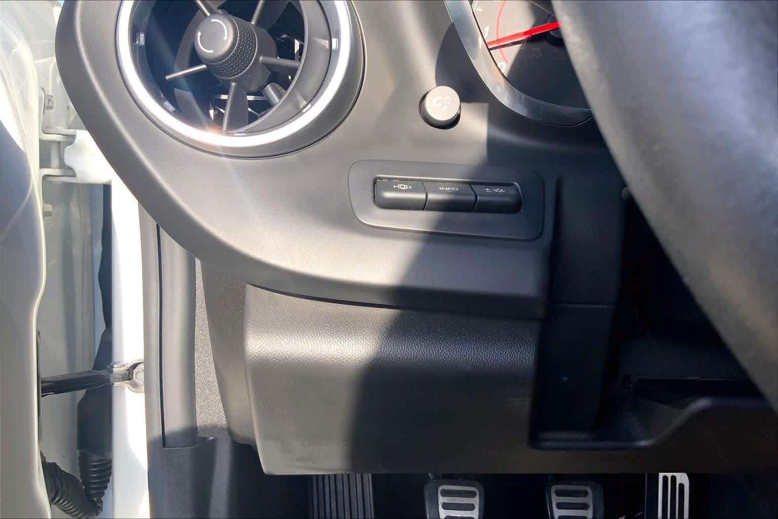 Used 2018 Chevrolet Camaro SS RWD image 35