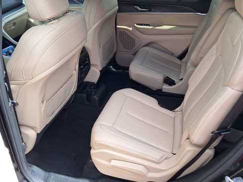 Used 2024 Jeep Grand Cherokee L Limited AWD/4WD image 12