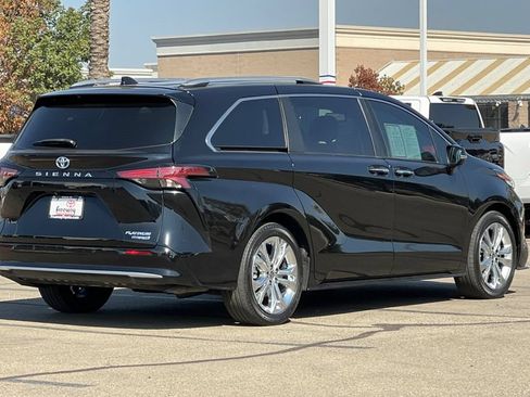 Certified 2023 Toyota Sienna Platinum FWD image 5