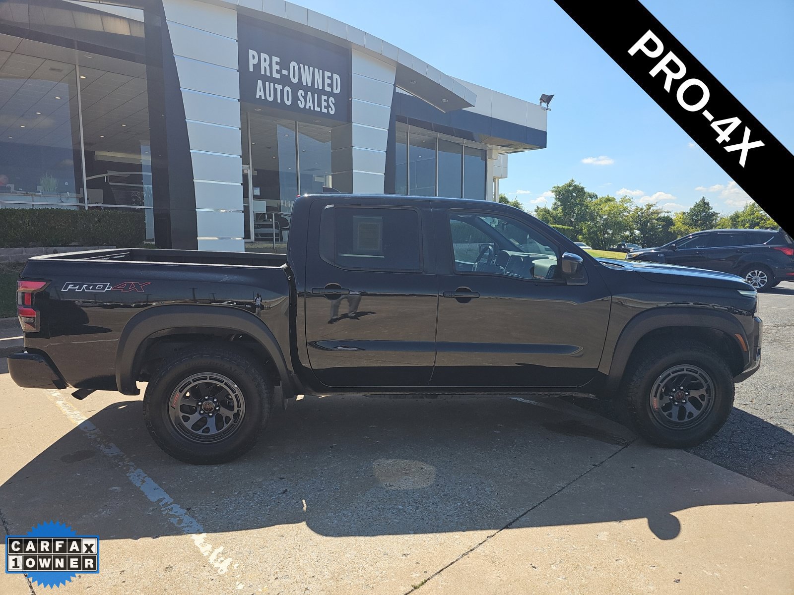 Used 2026 Nissan Frontier PRO-4X AWD/4WD image 2