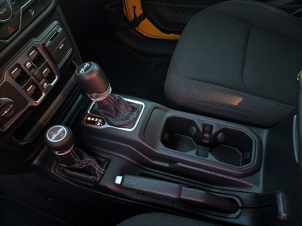 Used 2020 Jeep Wrangler Unlimited Sahara AWD/4WD image 20