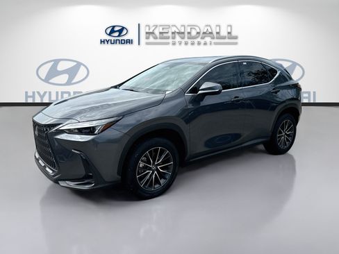 Used 2024 Lexus NX 250 FWD w/ Towing Package (2000 Lbs) image 3