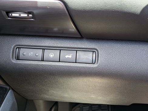Used 2024 Nissan Pathfinder SL FWD image 21