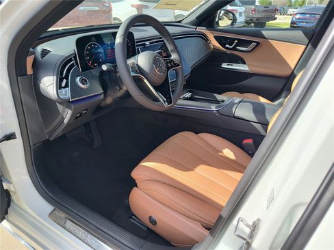 New 2026 Mercedes-Benz E 350 4MATIC Sedan image 2