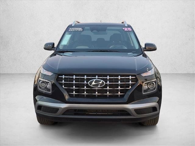 Used 2025 Hyundai Venue SEL FWD image 2