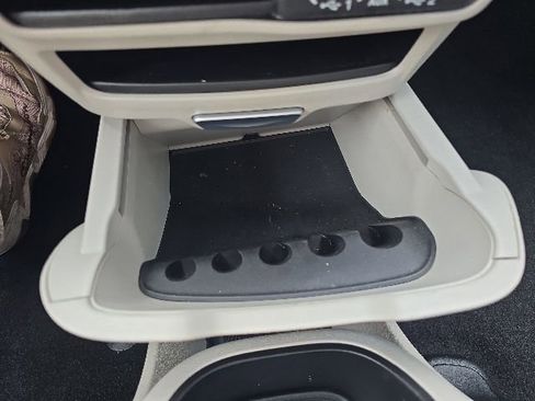 Used 2024 Chrysler Pacifica Touring-L FWD image 23