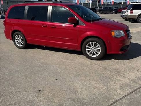 Used 2014 Dodge Grand Caravan SXT image 1
