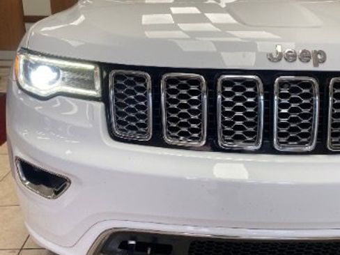Used 2017 Jeep Grand Cherokee Overland image 9