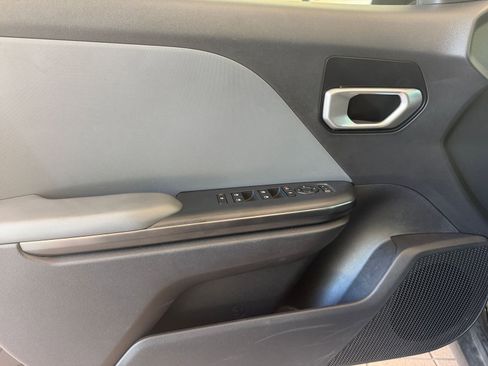 Used 2025 Kia K4 FWD image 18