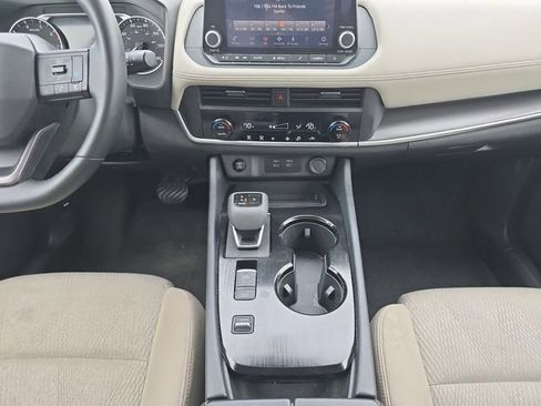 Used 2025 Nissan Rogue SV FWD image 3