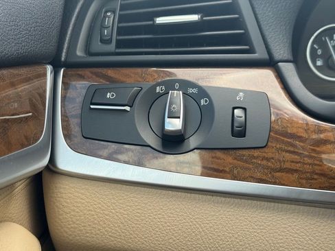 Used 2011 BMW 535i xDrive Sedan AWD/4WD image 34
