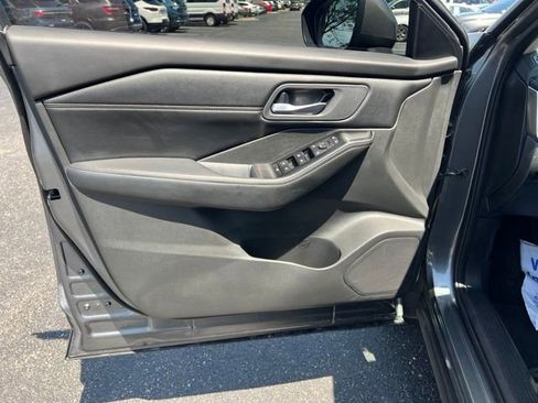 Used 2025 Nissan Rogue SV w/ SV Premium Package FWD image 26