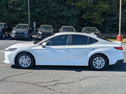 Used 2025 Toyota Camry LE image 4
