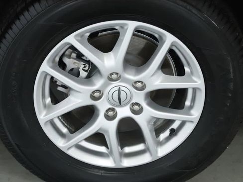 Used 2023 Chrysler Pacifica Touring-L image 12