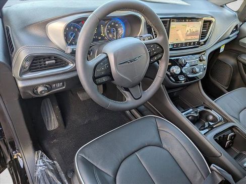 New 2026 Chrysler Pacifica Limited image 3