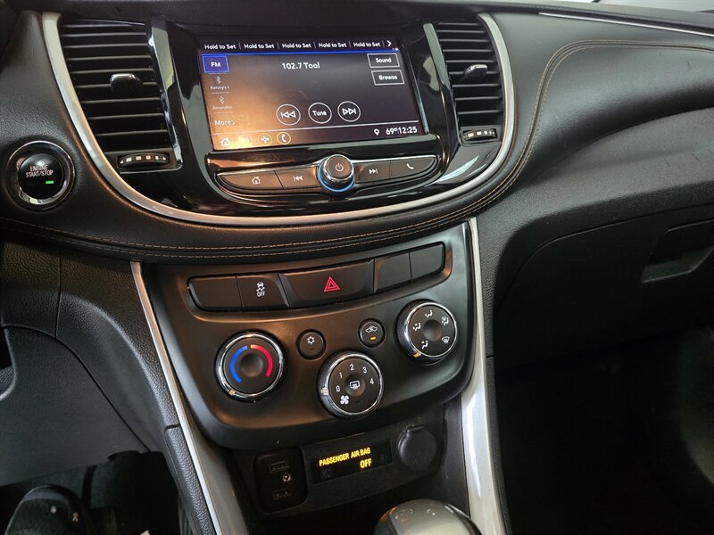 Used 2020 Chevrolet Trax LT w/ LT Convenience Package FWD image 21