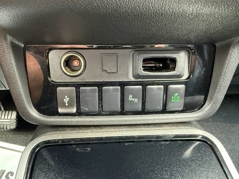 Used 2020 Mitsubishi Outlander LE AWD/4WD image 25