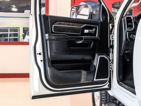 Used 2019 RAM 2500 Laramie image 32