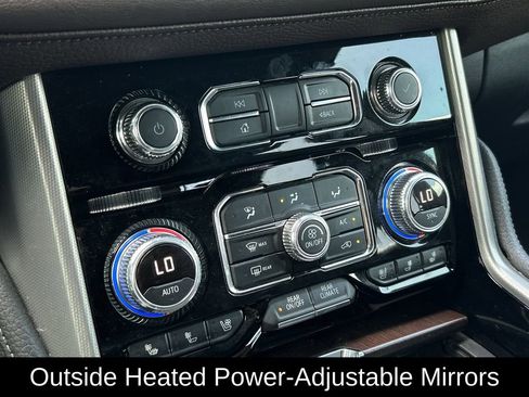 Used 2021 GMC Yukon Denali w/ Denali Premium Package image 23