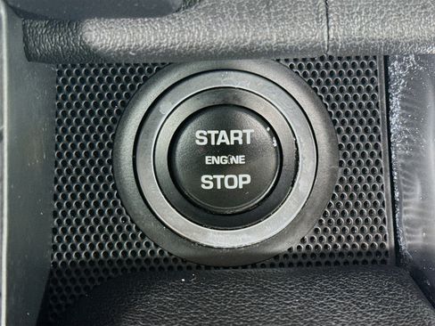 Used 2016 Land Rover Range Rover Sport SE image 21