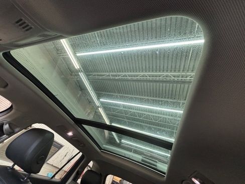 Used 2019 Volkswagen Tiguan SE w/ Panoramic Sunroof Package image 24