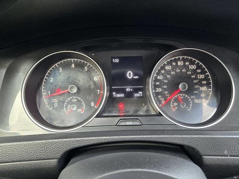 Used 2018 Volkswagen Golf S image 21