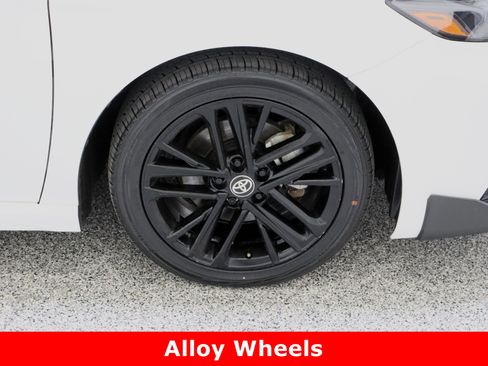 Used 2025 Toyota Camry SE image 5