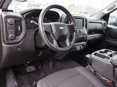 Used 2024 Chevrolet Silverado 2500 Custom w/ Custom Value Package image 4