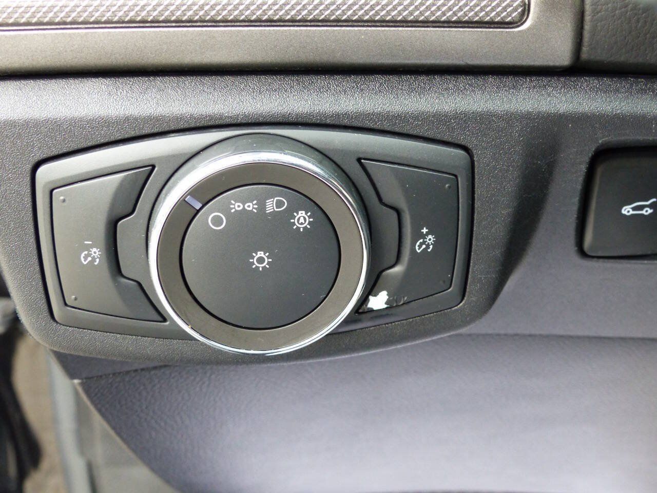 Used 2020 Ford Fusion SE FWD image 36