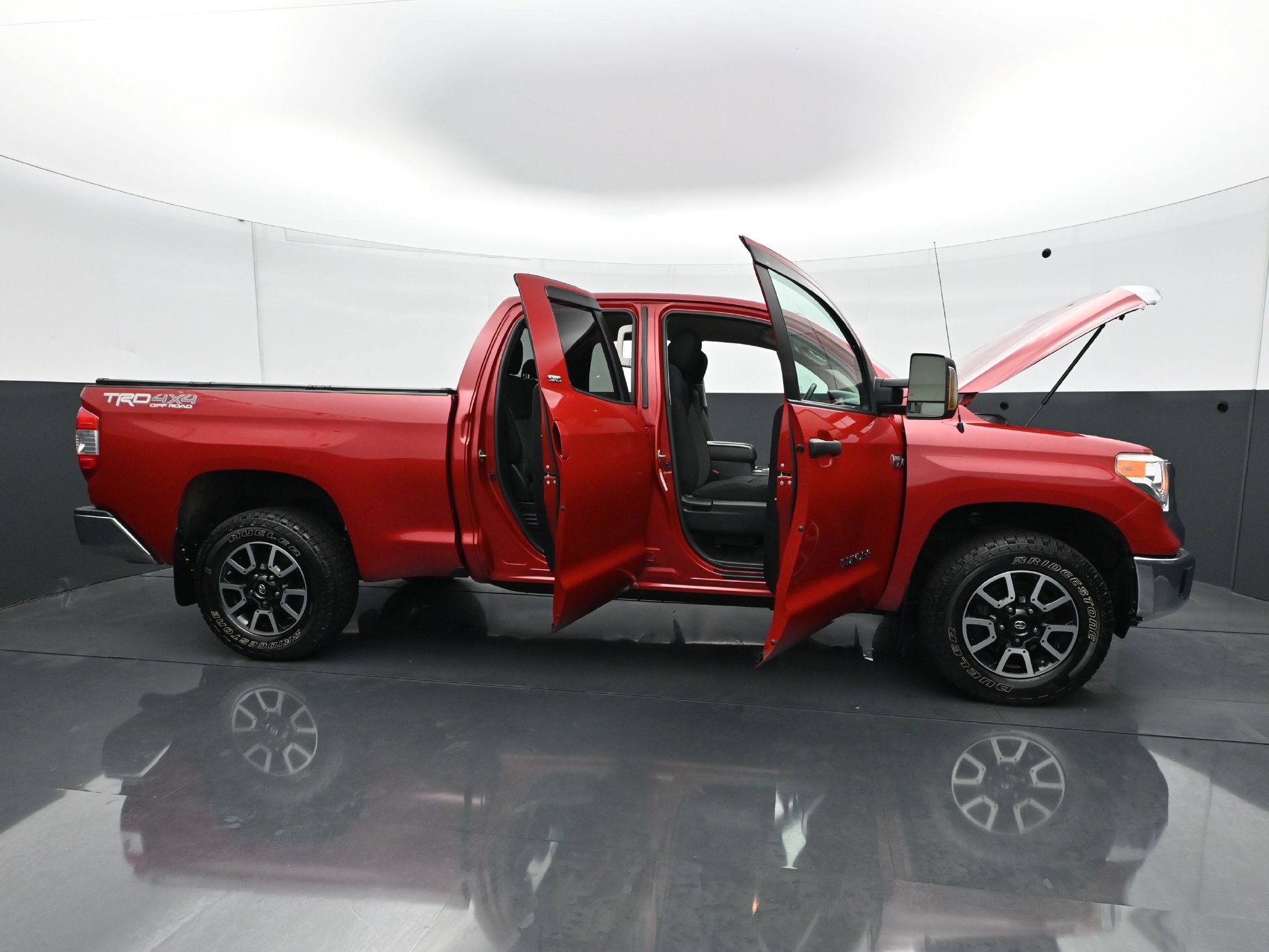 Used 2017 Toyota Tundra SR5 w/ TRD Off Road Package AWD/4WD image 33