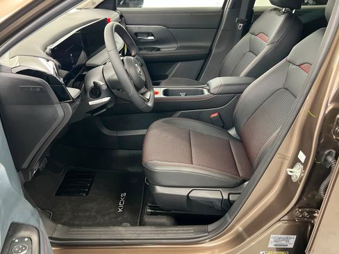 New 2026 Nissan Kicks SR AWD/4WD image 17