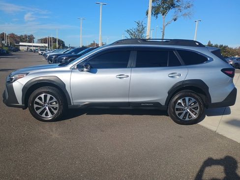 Used 2024 Subaru Outback Premium image 8