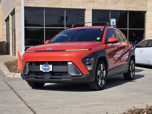 Certified 2025 Hyundai Kona SEL image 3