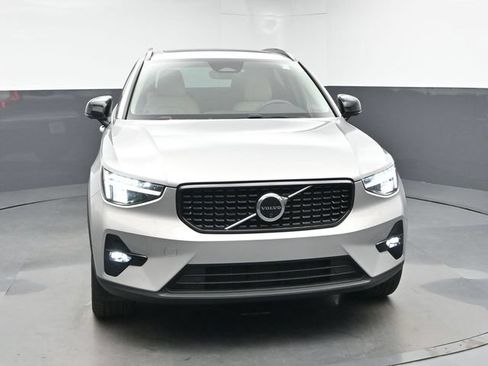Used 2024 Volvo XC40 B5 Plus AWD/4WD image 2