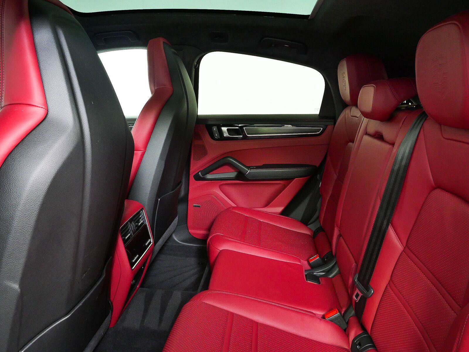 Certified 2023 Porsche Cayenne GTS AWD/4WD image 20