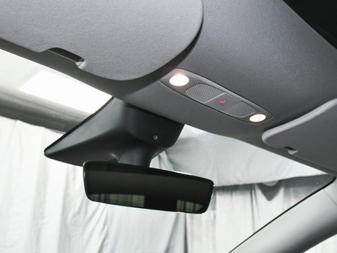 Used 2022 Tesla Model Y Long Range image 37