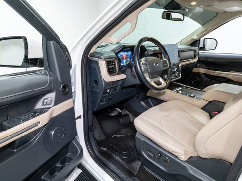 Used 2022 Ford Expedition Max Limited image 11