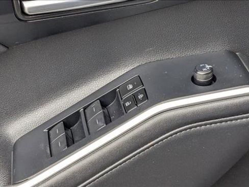 Used 2024 Toyota Highlander XLE AWD/4WD image 12