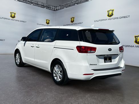 Used 2017 Kia Sedona L FWD image 3