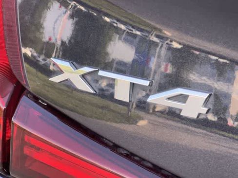 Used 2023 Cadillac XT4 Luxury w/ Cold Weather Package image 8