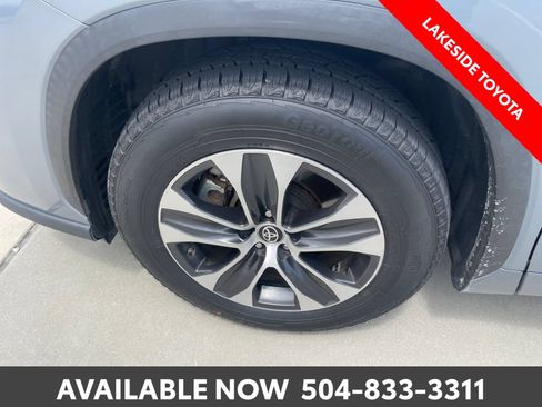 Used 2022 Toyota Highlander XLE FWD image 13