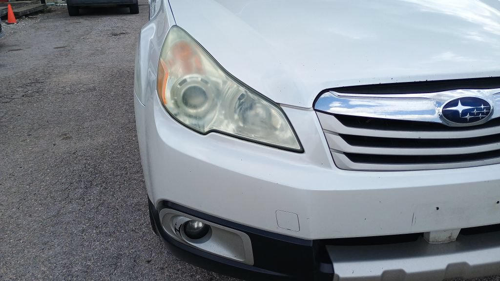 Used 2011 Subaru Outback 3.6R Limited w/ PWR Moonroof Pkg AWD/4WD image 4