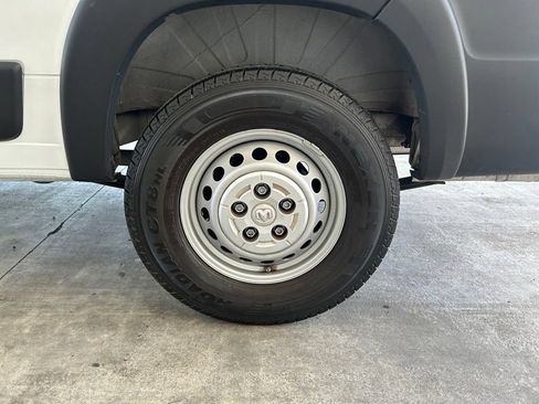 Used 2025 RAM ProMaster 2500 w/ Convenience Group FWD image 14