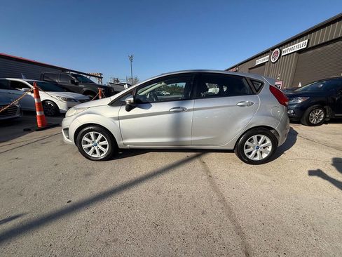 Used 2013 Ford Fiesta SE image 2