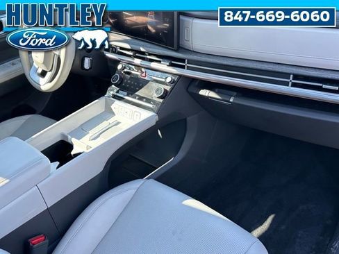 Used 2025 Hyundai Santa Fe Limited image 9