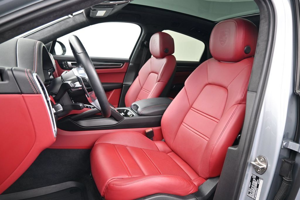 Used 2023 Porsche Cayenne GTS AWD/4WD image 5