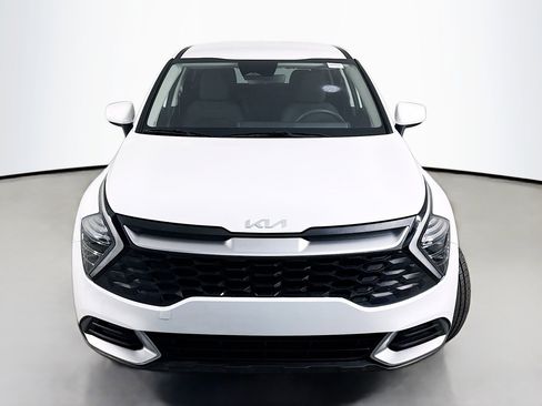 Used 2025 Kia Sportage LX FWD image 2